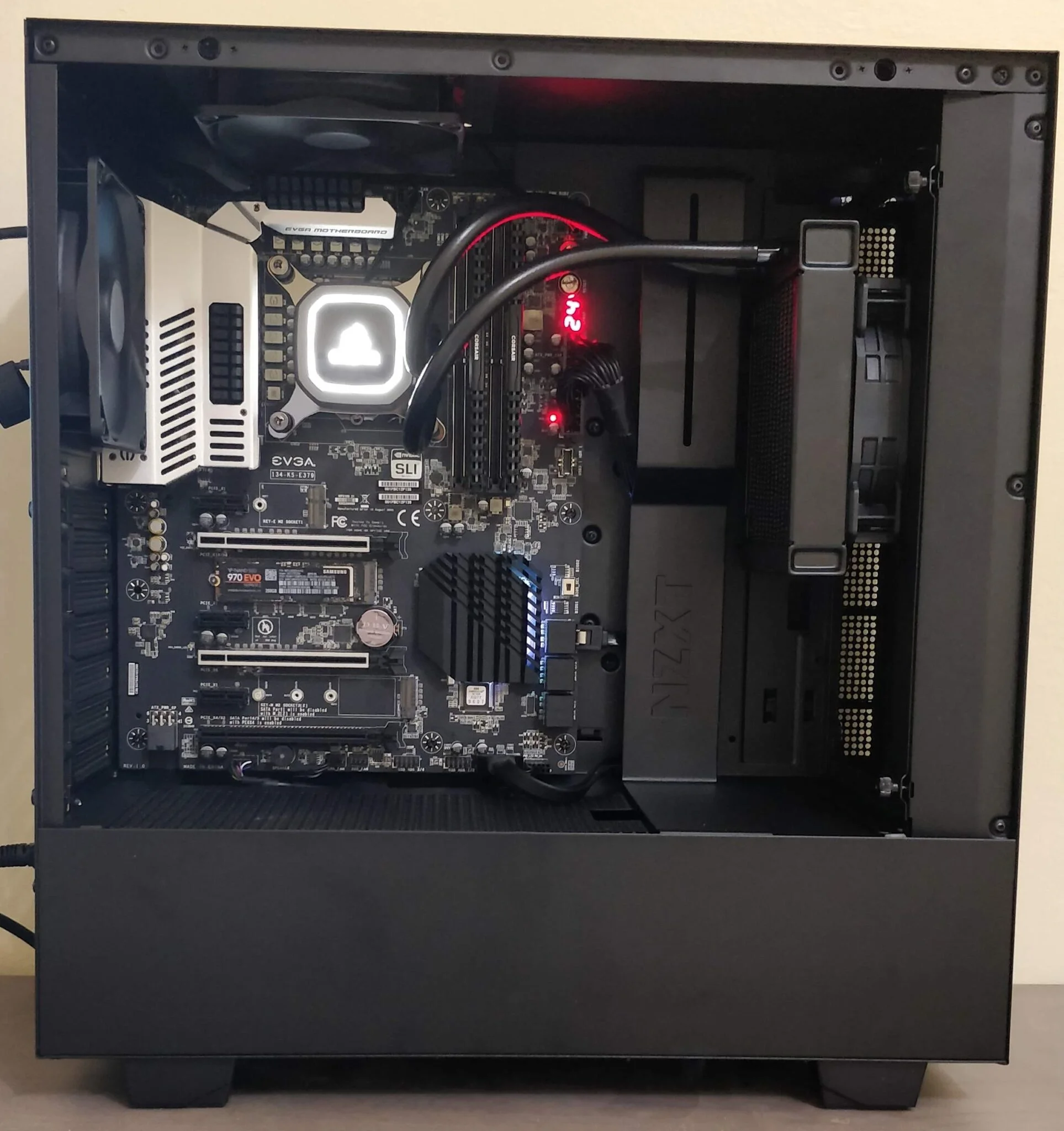 الكمبيوتر بعد تركيبه و تشغيله My New NZXT