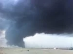 صور و فيديو حريق التواير في الكويت 17/4/2012 32 Aqpl8TECEAAvHbl